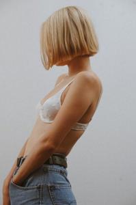  にこる【長身スレンダー美女！】