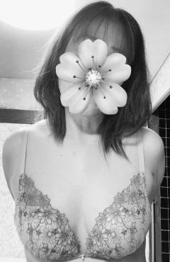 鶴富屋敷　礼子(人妻バイト)