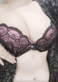 BLUE MOON cafe　花奈(かな)エロぽちゃ