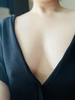 鶴富屋敷　礼子(人妻バイト)