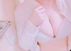 BLUE MOON cafe　衣菜(えな)色気最高巨乳エロ姫