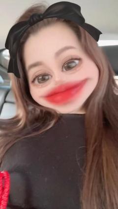 肌は20代！目つぶって触って！