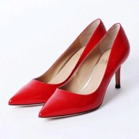 赤いパンプスの似合ういい女