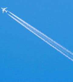 飛行機🛩️曇を💦