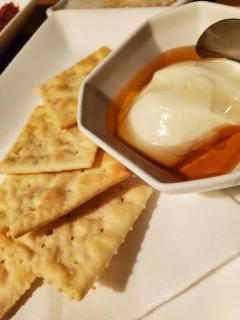 クラッカーとチーズは神