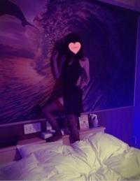 暗いエレベーター