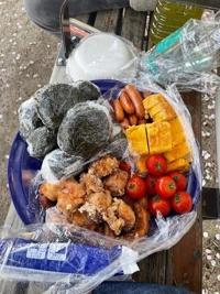 右利きなのに…