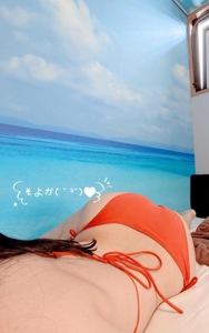 ねぇねぇ、、気づいてた？お兄さんにいっぱいムギュって、、押し付けてたこと