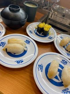 てへ