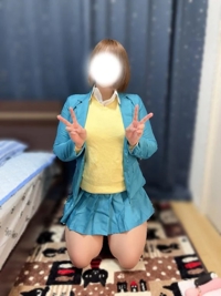 雨ジメジメ、服にシミが、、それもえろい？のかなあ？