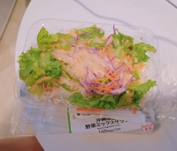 サラダ食べればモデル体型