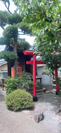 ひっそり