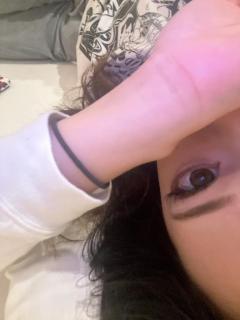 悩むニコ
