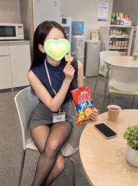 オフィスで休憩中！？