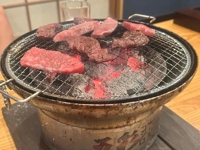 見て