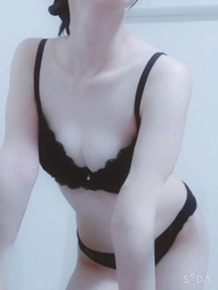 池袋㊙エステフル勃起 藤原るか 私服でも着てる下着